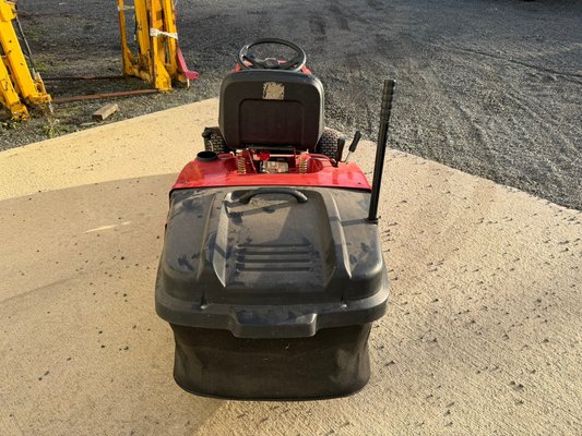 Tondeuse autoportée MTD LE135