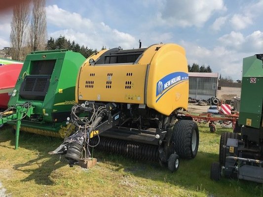 Presse à balles rondes New Holland ROLL BELT 180