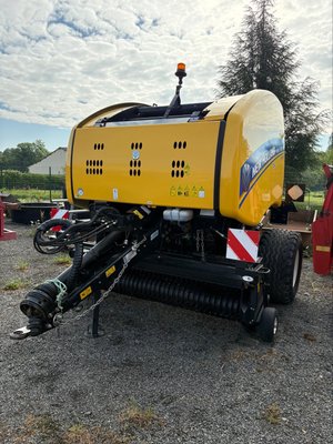 Presse à balles rondes New Holland Roll Belt 150