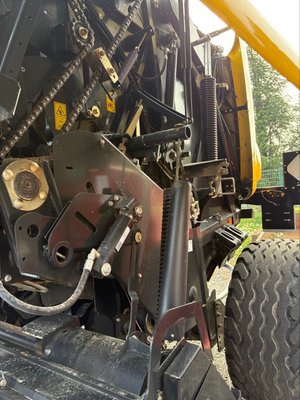 Presse à balles rondes New Holland Roll Belt 150