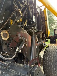 Presse à balles rondes New Holland Roll Belt 150 - 9