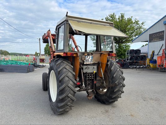 Tracteur agricole Renault R7461