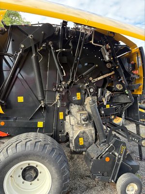 Presse à balles rondes New Holland Roll Belt 150