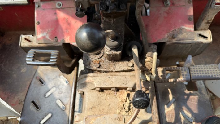 Tracteur agricole Massey Ferguson MF158