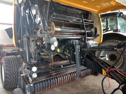 Presse à balles rondes New Holland ROLL BELT 180