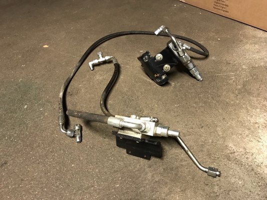Chargeur frontal Alö-Quicke Kit sécurité levage / Bennage