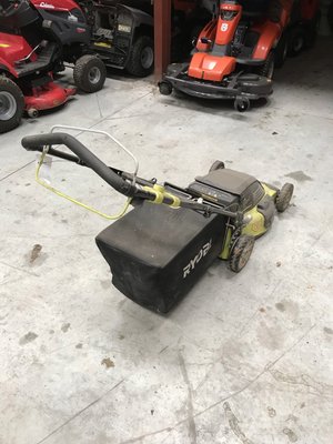 Tondeuse poussée et tractée Ryobi RLM4852L