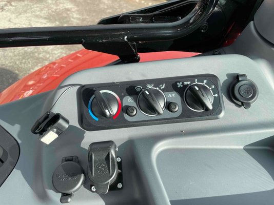 Tracteur agricole Kubota M6-121 UTILITY
