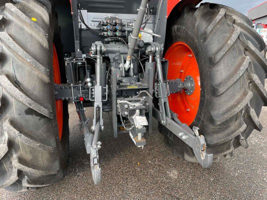 Tracteur agricole Kubota M6-121 UTILITY