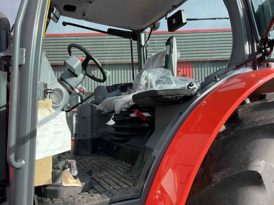 Tracteur agricole Kubota M6-121 UTILITY