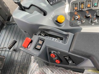 Tracteur agricole Kubota M6-121 UTILITY - 9
