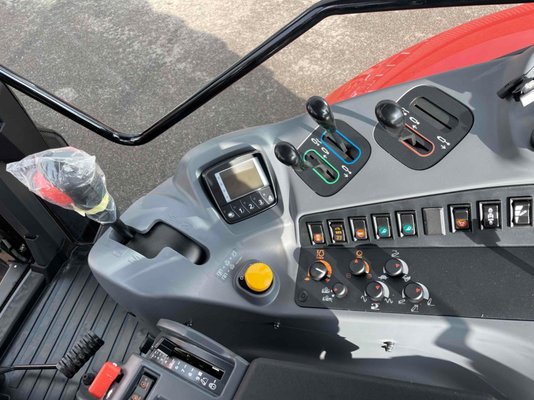 Tracteur agricole Kubota M6-121 UTILITY