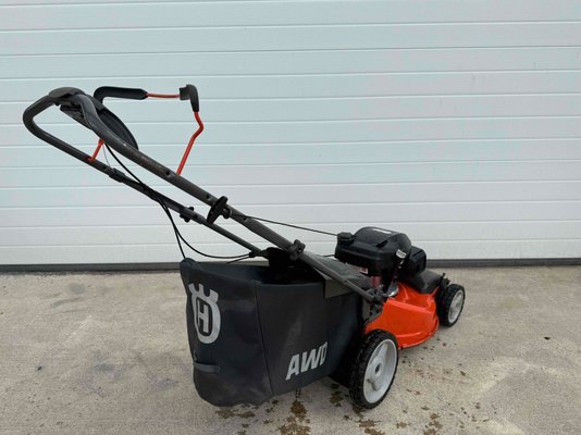 Tondeuse poussée et tractée Husqvarna LC353AWD