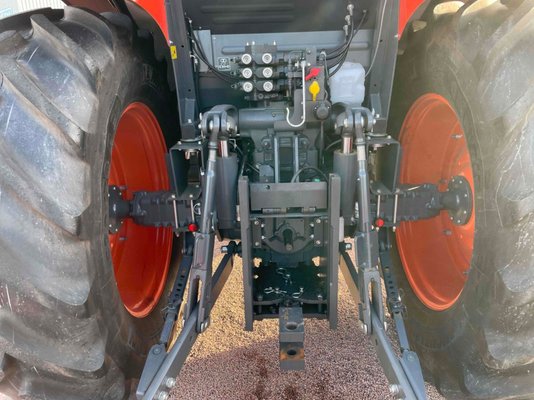 Tracteur agricole Kubota M6-121 UTILITY