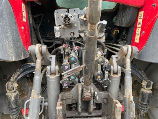 Tracteur agricole Massey Ferguson 6714s