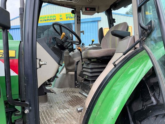 Tracteur agricole John Deere 5090M