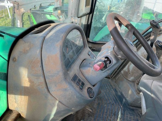 Tracteur agricole Valtra T 120