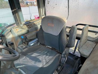 Tracteur agricole Valtra T 120 - 8