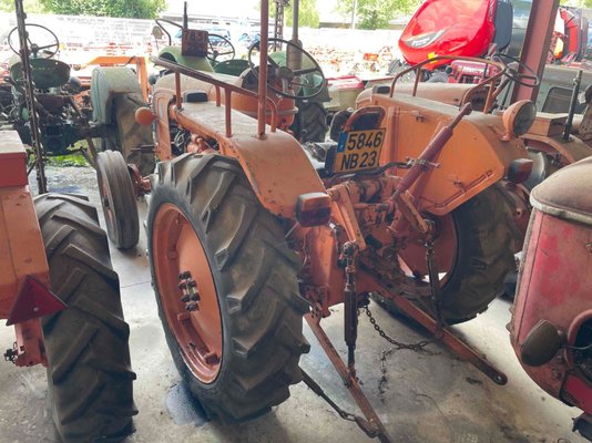 Tracteur agricole Renault D22