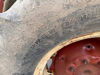 Tracteur agricole International 523 - 6