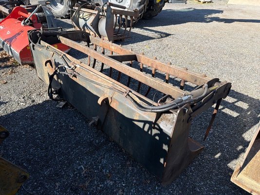 Godet multi-services Quicke 2m20